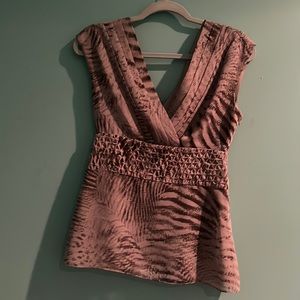 Banana Republic women’s blouse. Size 0. Color Gray.